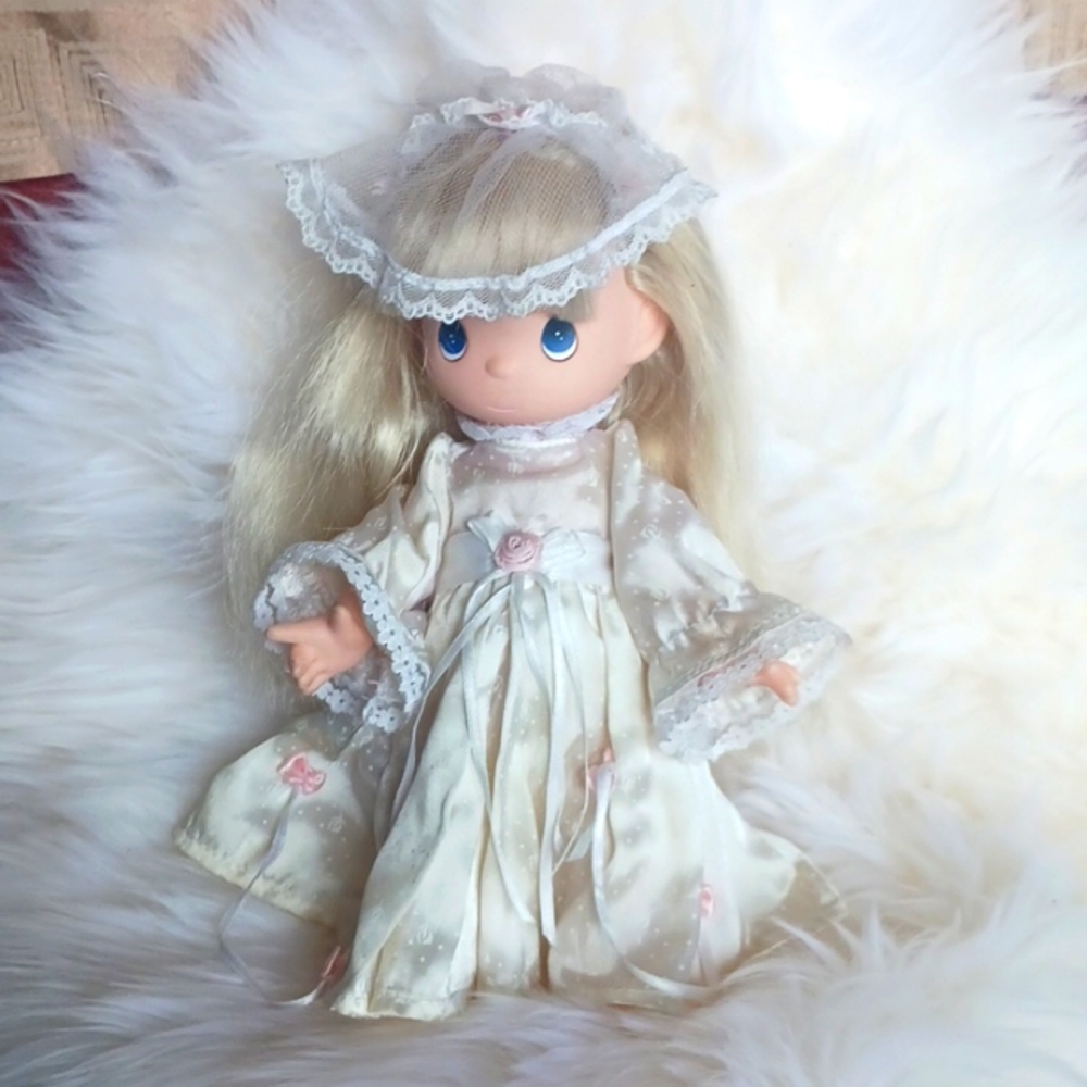 Vintage 1992 Precious Moments Bride